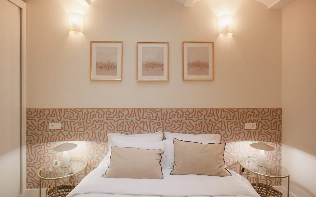 Dormitorio de un apartamento turístico en el centro de Badajoz gestionado por Opal Properties