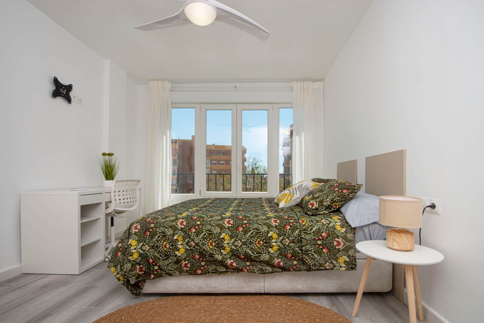 Dormitorio luminoso del apartamento de 3 habitaciones en el centro de Málaga