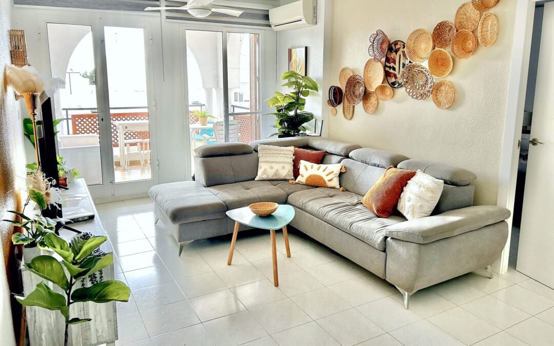Salón de un apartamento turístico en Mazarrón gestionado por Opal Properties