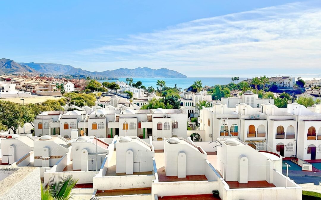 Vistas al mar desde un apartamento turístico en Puerto de Mazarrón gestionado por Opal Properties