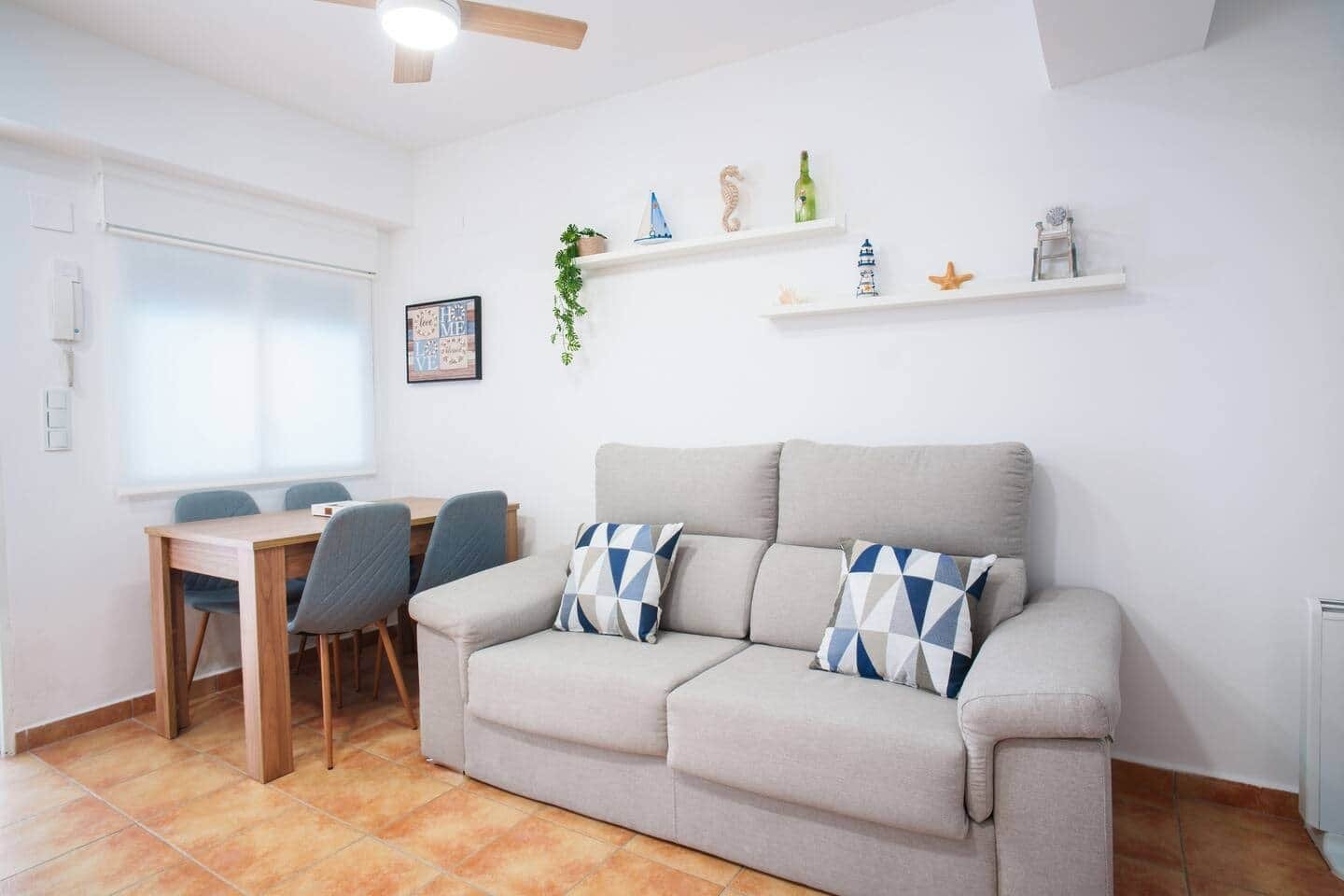 Salón de un apartamento turístico en Peñíscola gestionado por Opal Properties