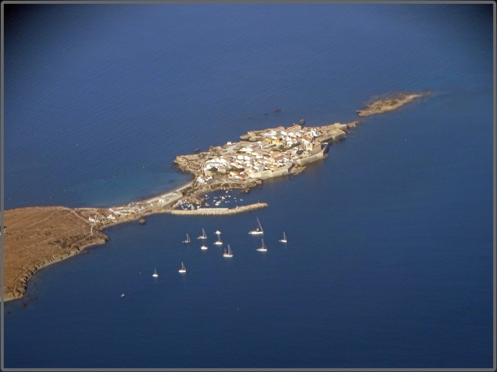 Vista aérea de la isla de Tabarca, frente a Santa Pola