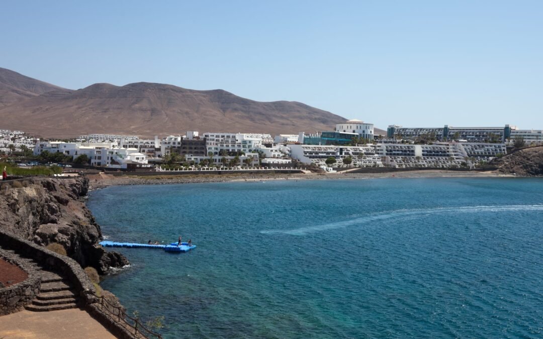 Playa y paseo de Playa Blanca, en Lanzarote