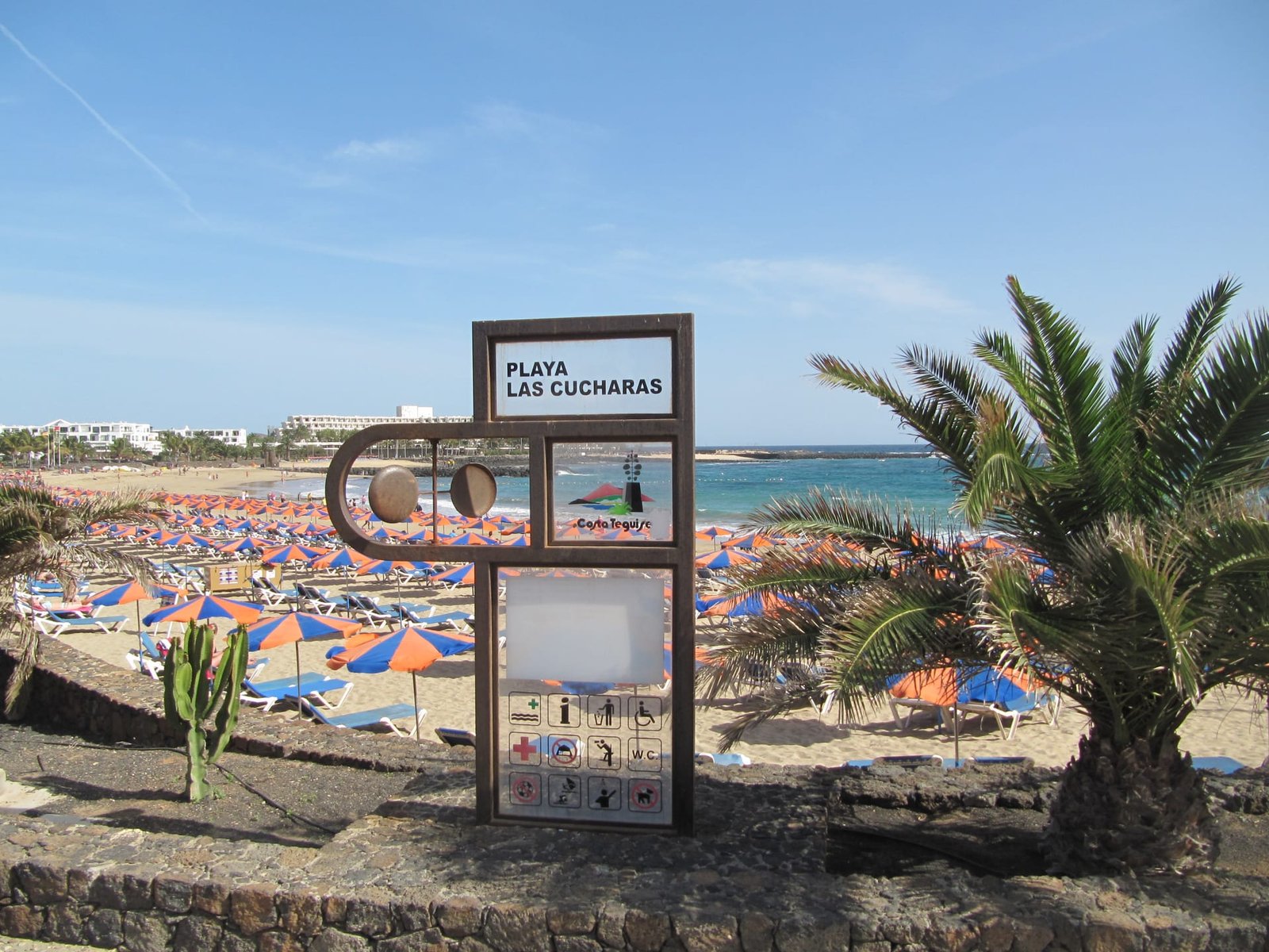 Playa de Las Cucharas en Costa Teguise, Lanzarote